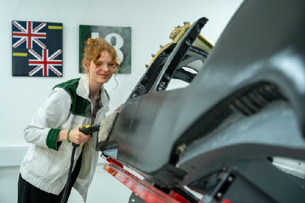 Bentley Motors Opens New Apprenticeship Vacancies