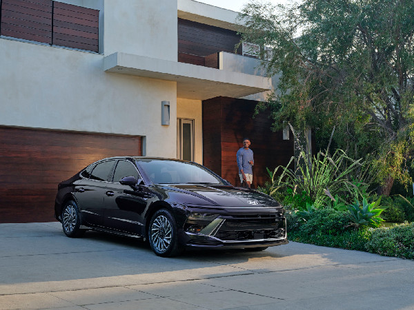 Hyundai Launches New Sonata Hybrid Campaign