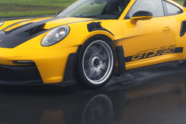 New Wet Weather Tire for Porsche 911 GT3 RS