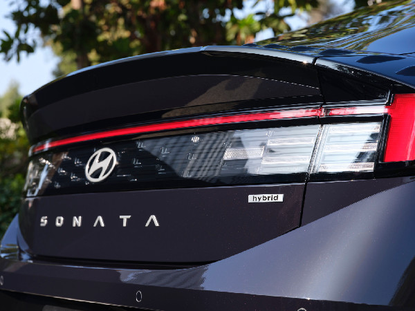Hyundai Launches New Sonata Hybrid Campaign