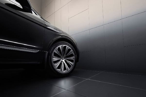 Bentley Unveils New Bentayga Atelier Edition