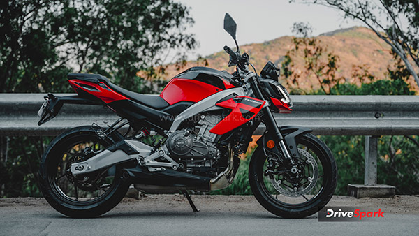 Aprilia Tuono 457 Review side view