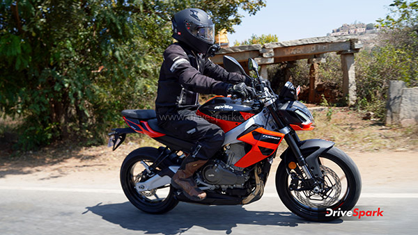 Aprilia Tuono 457 Review side tracking shot