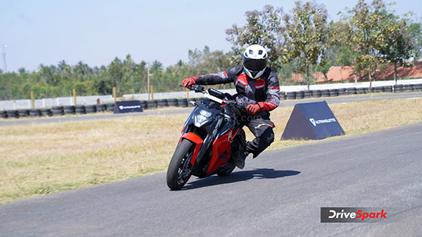 Ultraviolette F77 Superstreet Review