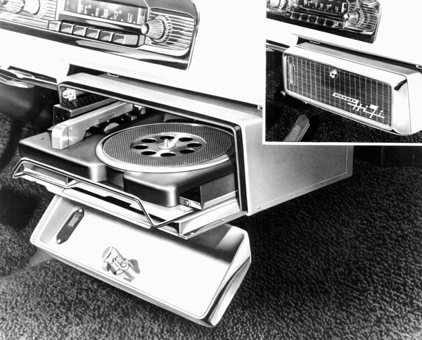 World Radio Day chrysler radio hifi