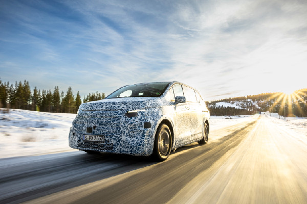 Mercedes-Benz MPVs Tested in Arctic Winter