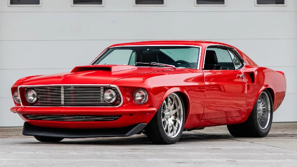 Mecum Auctions in Glendale: Classic Cars Await