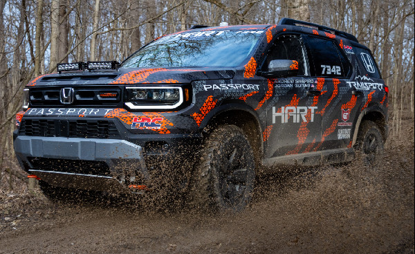 Honda Passport TrailSport Racing at Mint 400