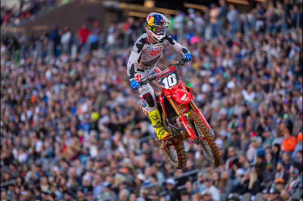 Hymas Finishes Seventh at Birmingham Supercross