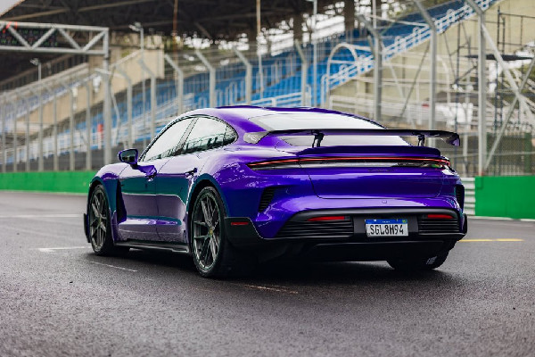 Taycan Turbo GT Sets New Lap Record