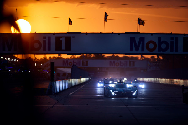 BMW M Hybrid V8's Mixed Results at Sebring