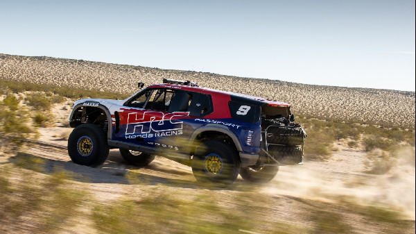 Honda Passport TrailSport Racing at Mint 400