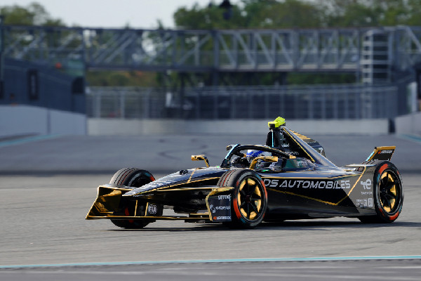 Celebrities Compete in Formula E Evo Sessions