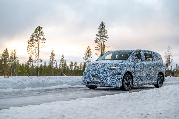 Mercedes-Benz MPVs Tested in Arctic Winter