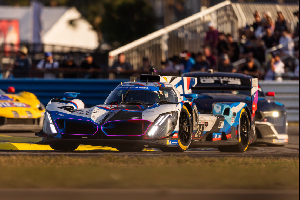 BMW M Hybrid V8's Mixed Results at Sebring