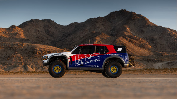 Honda Passport TrailSport Racing at Mint 400