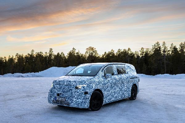 Mercedes-Benz MPVs Tested in Arctic Winter