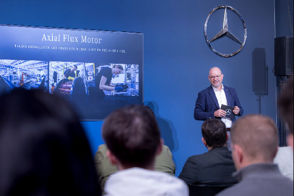 Mercedes-Benz Enhances Production with AI and Robots
