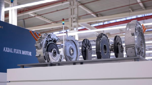 Mercedes-Benz Enhances Production with AI and Robots