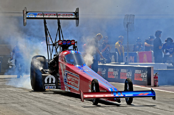 Stewart and Hagan Shine at NHRA Finals
