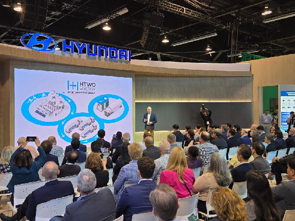 Hyundai Launches New XCIENT Fuel Cell Truck