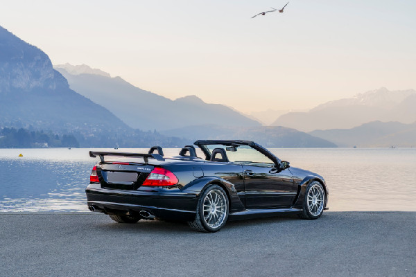 Ferrari F40 Competizione and Pagani Huayra R Auction