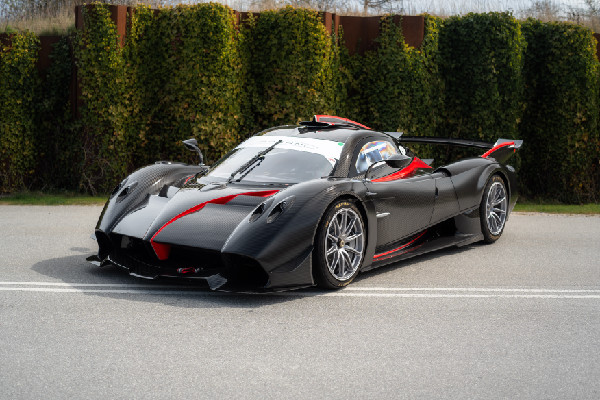 Ferrari F40 Competizione and Pagani Huayra R Auction