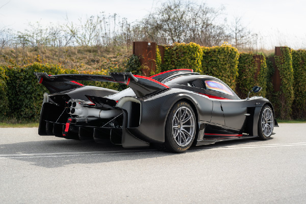 Ferrari F40 Competizione and Pagani Huayra R Auction