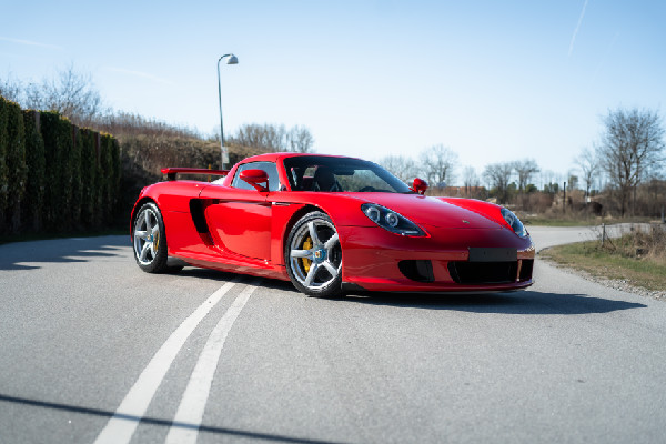 Ferrari F40 Competizione and Pagani Huayra R Auction