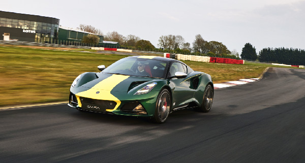 Lotus Emira Clark Edition Pays Tribute to Jim Clark