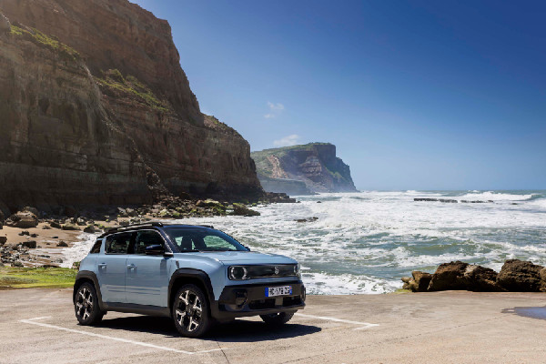 Renault 4 E-Tech Electric Priced from £26,995 OTR