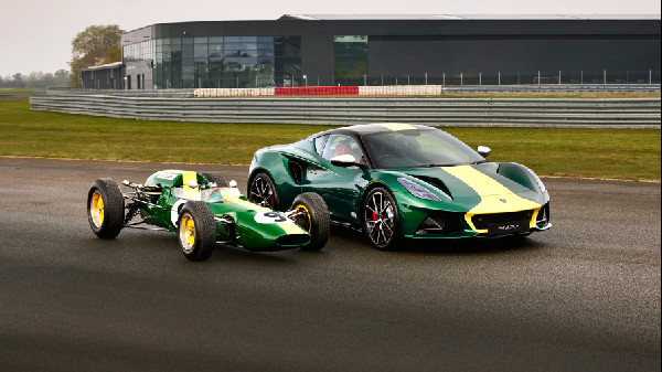 Lotus Emira Clark Edition Pays Tribute to Jim Clark