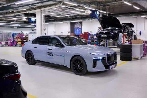 BMW Tests All-Solid-State Batteries in i7