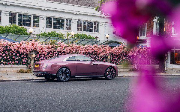 Bespoke Rolls-Royce Spectre Inspired by Velvet Orchid