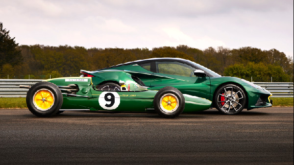 Lotus Emira Clark Edition Pays Tribute to Jim Clark