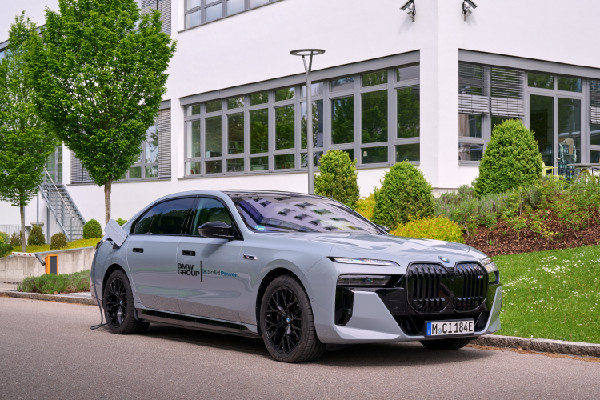 BMW Tests All-Solid-State Batteries in i7