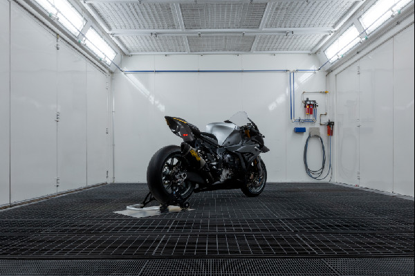 BMW Motorrad Concept RR Unveiled in Italy