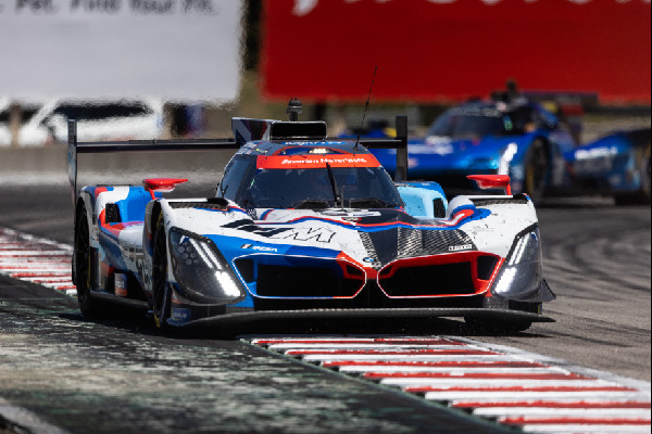 BMW M Hybrid V8 Shines at Laguna Seca