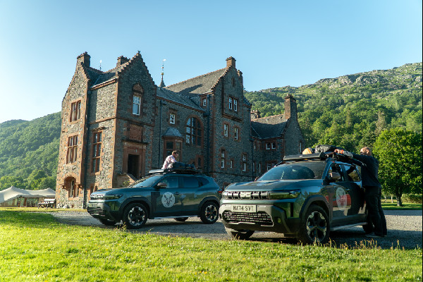Dacia Duster Supports WWII Expedition in Scotland
