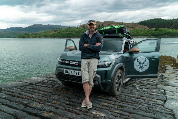 Dacia Duster Supports WWII Expedition in Scotland
