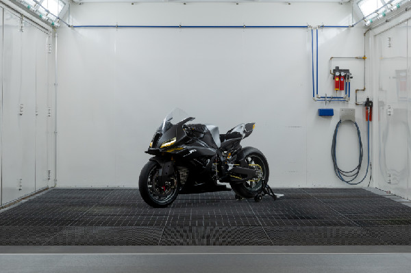 BMW Motorrad Concept RR Unveiled in Italy