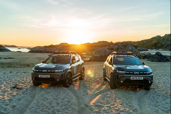 Dacia Duster Supports WWII Expedition in Scotland