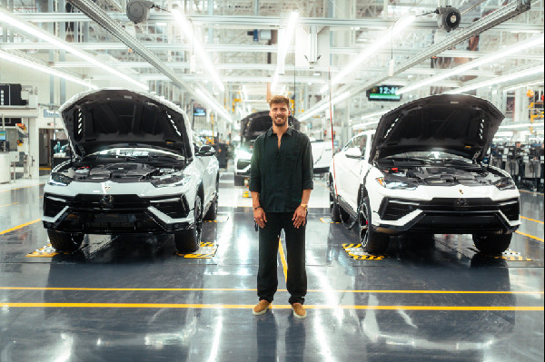 Rúben Dias and His Passion for Lamborghini Revuelto