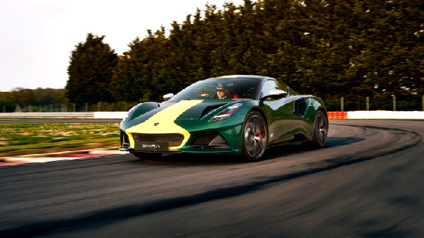 Lotus Emira Clark Edition Pays Tribute to Jim Clark