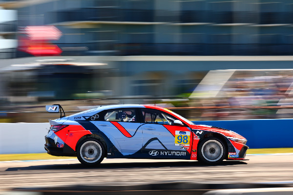 Hyundai Aims for Success at Laguna Seca