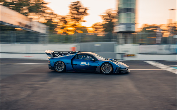 Maserati Debuts GT2 Stradale and MCXtrema