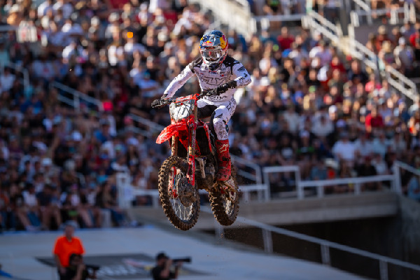 Wilson Places Seventh in Supercross Finale