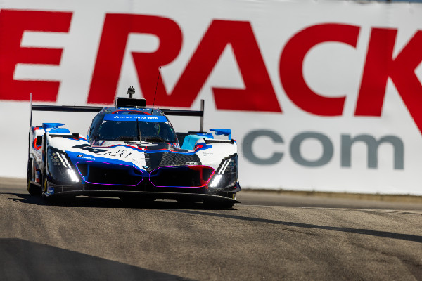 BMW M Hybrid V8 Shines at Laguna Seca