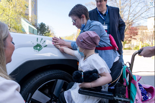 Hyundai Donates $250,000 to IWK Foundation