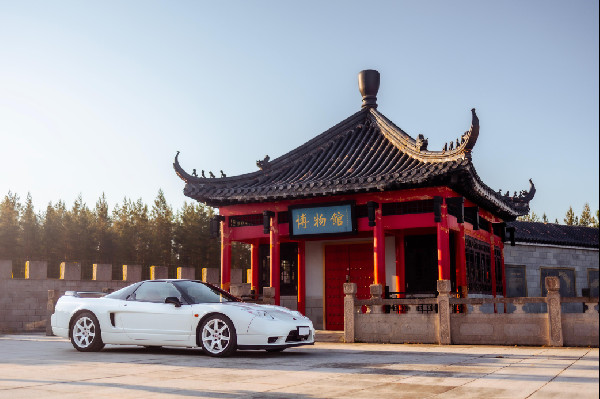 Catchpole Drives Rare Honda NSX-R in Sweden